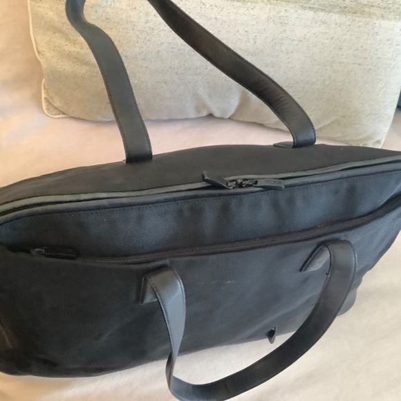 Tumi Weekender Tote Black Ballistic Nylon and Leather handles - Picture 3 of 10